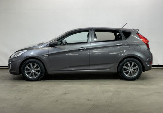 Подержанный автомобиль Hyundai Solaris Hatchback 2013 года (8 фото)