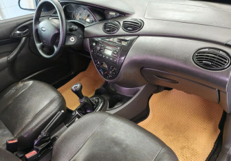 Подержанный автомобиль Ford Focus Sedan 2004 года (11 фото)