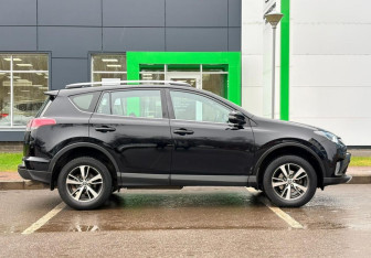 Подержанный автомобиль Toyota RAV4 2016 года (4 фото)