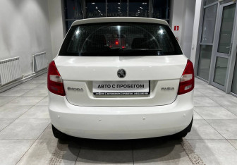 Подержанный автомобиль Skoda Fabia Hatchback 2013 года (7 фото)