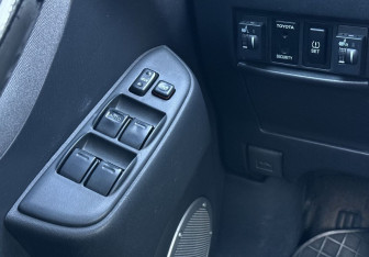 Подержанный автомобиль Toyota RAV4 2003 года (14 фото)