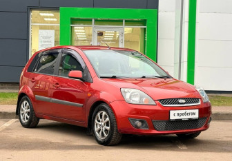 Подержанный автомобиль Ford Fiesta Hatchback 2007 года (3 фото)
