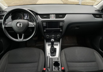 Подержанный автомобиль Skoda Octavia Liftback 2019 года (9 фото)