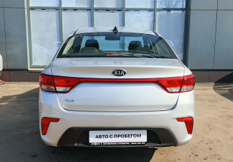 Подержанный автомобиль Kia Rio Sedan 2017 года (7 фото)
