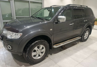 Подержанный автомобиль Mitsubishi Pajero Sport 2010 года (10 фото)