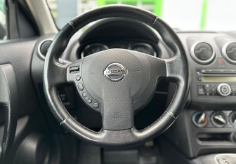 Подержанный автомобиль Nissan Qashqai 2010 года (13 фото)