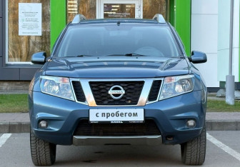 Подержанный автомобиль Nissan Terrano 2014 года (2 фото)