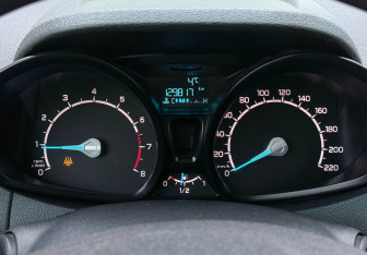 Подержанный автомобиль Ford EcoSport 2016 года (13 фото)