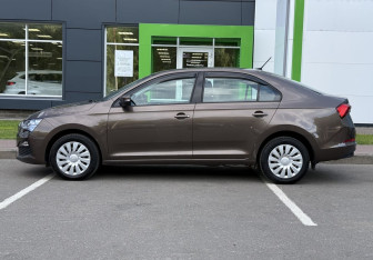 Подержанный автомобиль Skoda Rapid Liftback 2020 года (8 фото)