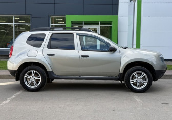 Подержанный автомобиль Renault Duster 2015 года (4 фото)
