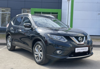Подержанный автомобиль Nissan X-Trail 2015 года (3 фото)