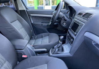 Подержанный автомобиль Skoda Octavia Liftback 2011 года (10 фото)