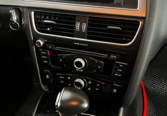 Подержанный автомобиль Audi A4 Sedan 2013 года (14 фото)