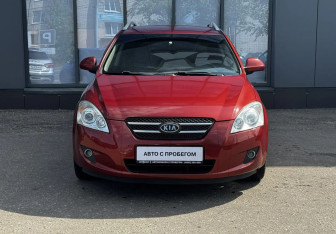Подержанный автомобиль Kia Ceed Wagon 2009 года (2 фото)