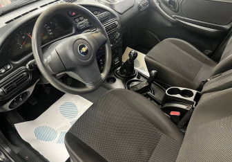 Подержанный автомобиль Chevrolet Niva 2014 года (10 фото)