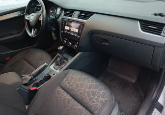 Подержанный автомобиль Skoda Octavia Liftback 2019 года (10 фото)