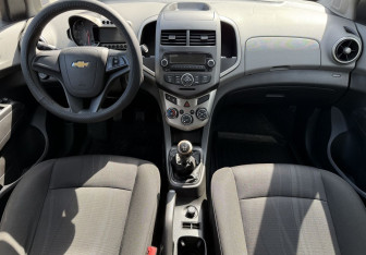 Подержанный автомобиль Chevrolet Aveo Sedan 2013 года (9 фото)