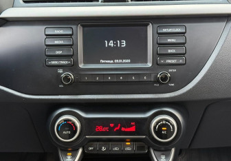 Подержанный автомобиль Kia Rio Sedan 2019 года (14 фото)