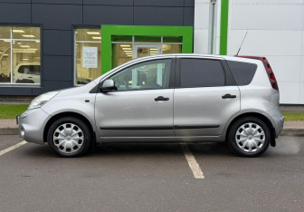 Подержанный автомобиль Nissan Note 2010 года (8 фото)
