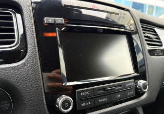 Подержанный автомобиль Volkswagen Touareg 2013 года (14 фото)