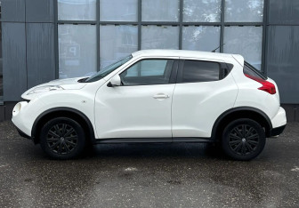 Подержанный автомобиль Nissan Juke 2012 года (6 фото)