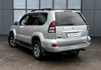 Подержанный автомобиль Toyota Land Cruiser Prado 2007 года (8 фото)