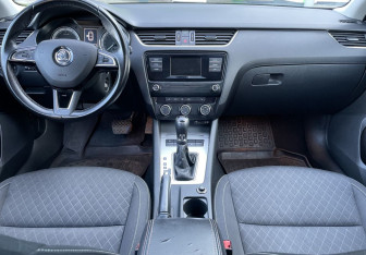 Подержанный автомобиль Skoda Octavia Liftback 2016 года (9 фото)