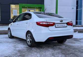 Подержанный автомобиль Kia Rio Sedan 2013 года (7 фото)