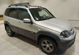 Подержанный автомобиль Chevrolet Niva 2017 года (8 фото)