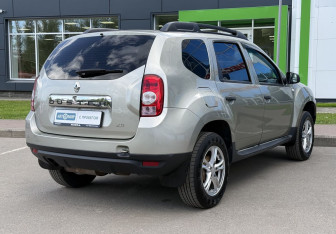 Подержанный автомобиль Renault Duster 2015 года (5 фото)
