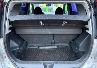 Подержанный автомобиль Nissan Note 2010 года (14 фото)