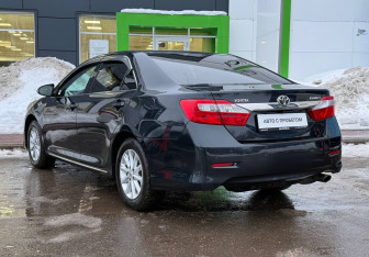Подержанный автомобиль Toyota Camry Sedan 2012 года (7 фото)