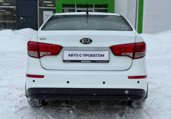 Подержанный автомобиль Kia Rio Sedan 2015 года (5 фото)