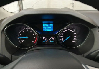 Подержанный автомобиль Ford Focus Hatchback 2011 года (9 фото)
