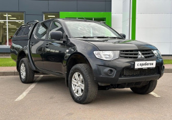 Подержанный автомобиль Mitsubishi L200 2015 года (3 фото)