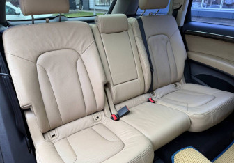 Подержанный автомобиль Audi Q7 2014 года (9 фото)