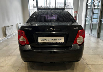 Подержанный автомобиль Chevrolet Aveo Sedan 2012 года (9 фото)