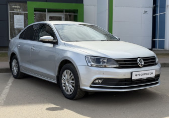 Подержанный автомобиль Volkswagen Jetta Sedan 2017 года (3 фото)