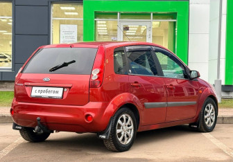 Подержанный автомобиль Ford Fiesta Hatchback 2007 года (5 фото)