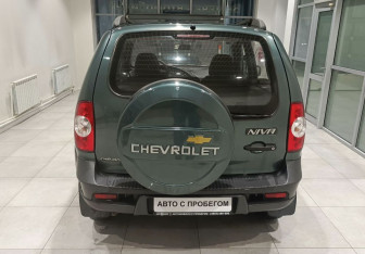 Подержанный автомобиль Chevrolet Niva 2012 года (8 фото)