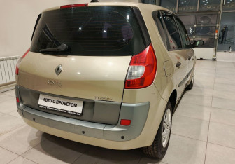 Подержанный автомобиль Renault Scenic 2007 года (9 фото)