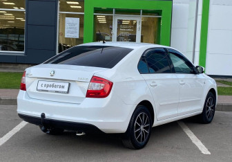 Подержанный автомобиль Skoda Rapid Liftback 2014 года (6 фото)