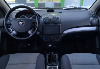 Подержанный автомобиль Chevrolet Aveo Hatchback 2008 года (11 фото)