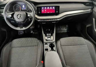 Подержанный автомобиль Skoda Octavia Liftback 2021 года (12 фото)