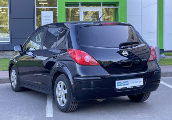 Подержанный автомобиль Nissan Tiida Hatchback 2008 года (7 фото)