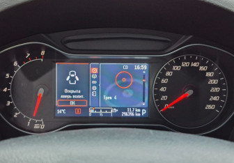 Подержанный автомобиль Ford Mondeo Sedan 2013 года (13 фото)