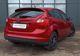 Подержанный автомобиль Ford Focus Hatchback 2011 года (6 фото)