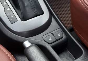 Подержанный автомобиль Kia Rio Sedan 2015 года (13 фото)