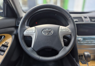 Подержанный автомобиль Toyota Camry Sedan 2006 года (12 фото)
