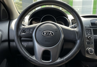 Подержанный автомобиль Kia Cerato Sedan 2010 года (15 фото)